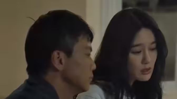 电影：抑郁症女儿跳楼后，我重生了(重启2003之香江风云)