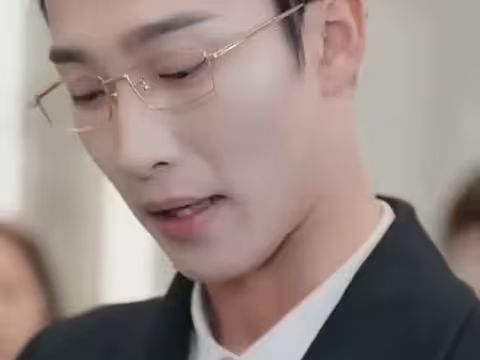 电影：她儿砸被大佬盯上了