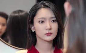 电影：总裁夫人喜欢摆摊